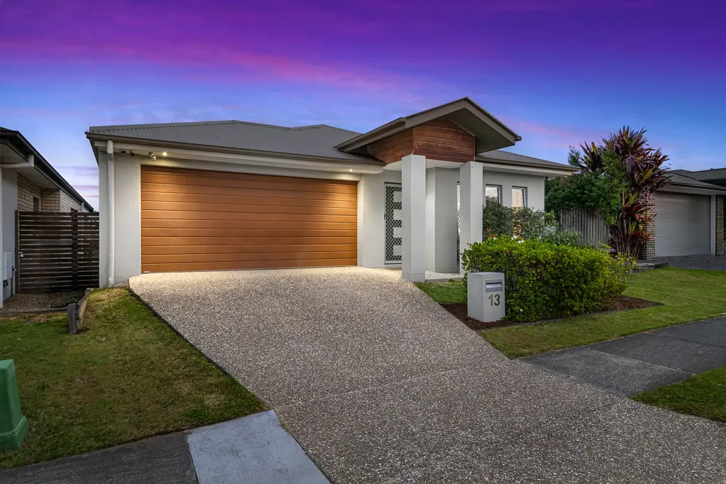 Logan Reserve 4房 2.6米高天花板、太阳能与中央空调舒适！询问业主 2.6m Ceilings, Solar & Ducted Comfort! Ask the owner