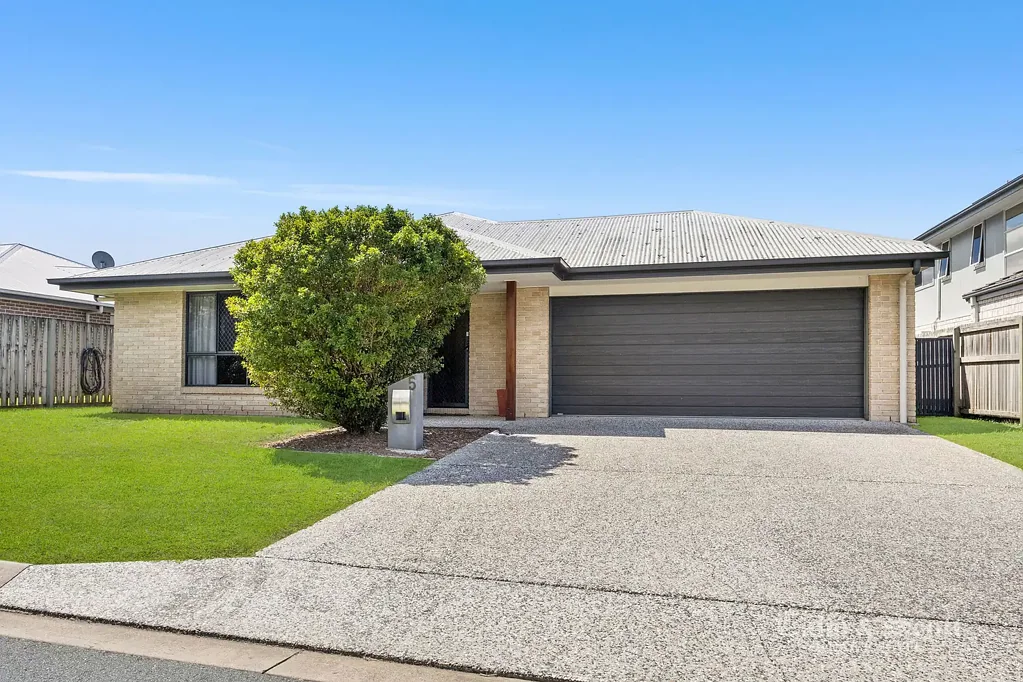 Brighton 3Phòng ngủ Price Reduction - Move In Ready just Bring Your Choice of Paint Colour and Brush