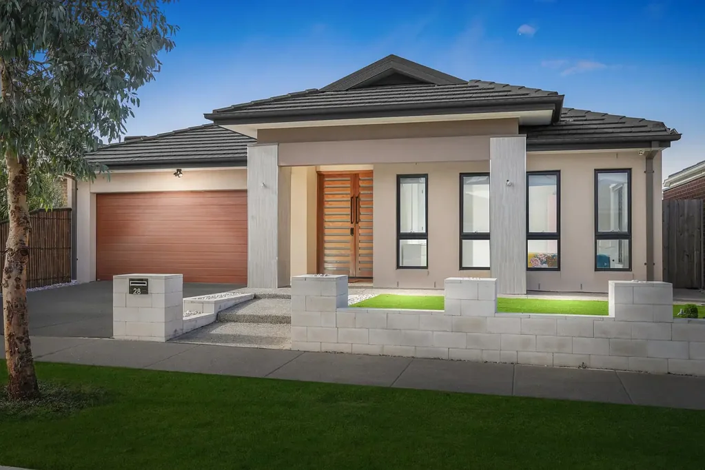 Manor Lakes 4ห้องนอน Embrace Perfection in this Gorgeous Built Family Home!