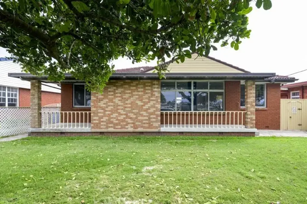 Stockton 3Zimmer 671m2 Waterfront Property, Wide Frontage, Rear Lane Access, Sweeping City Views