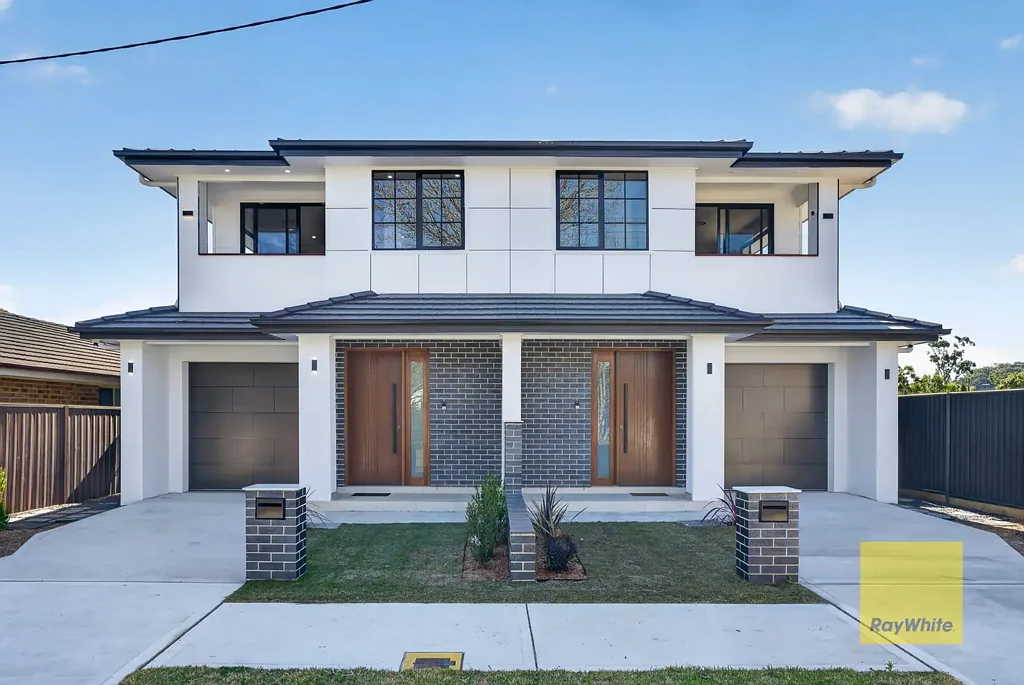 Umina Beach 5ਬੈੱਡਰੂਮ Huge Torrens Title Duplex with Granny Flat - Quiet Street & North Facing