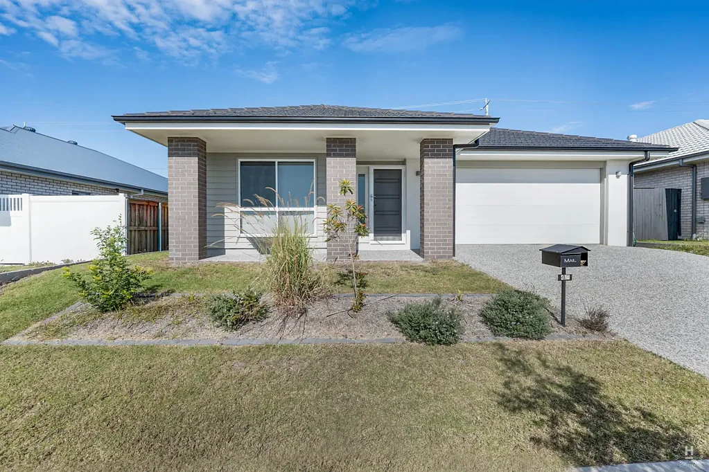 Collingwood Park 4房 近新家庭生活，一切近在咫尺 Near-New Family Living With Everything At Your Doorstep