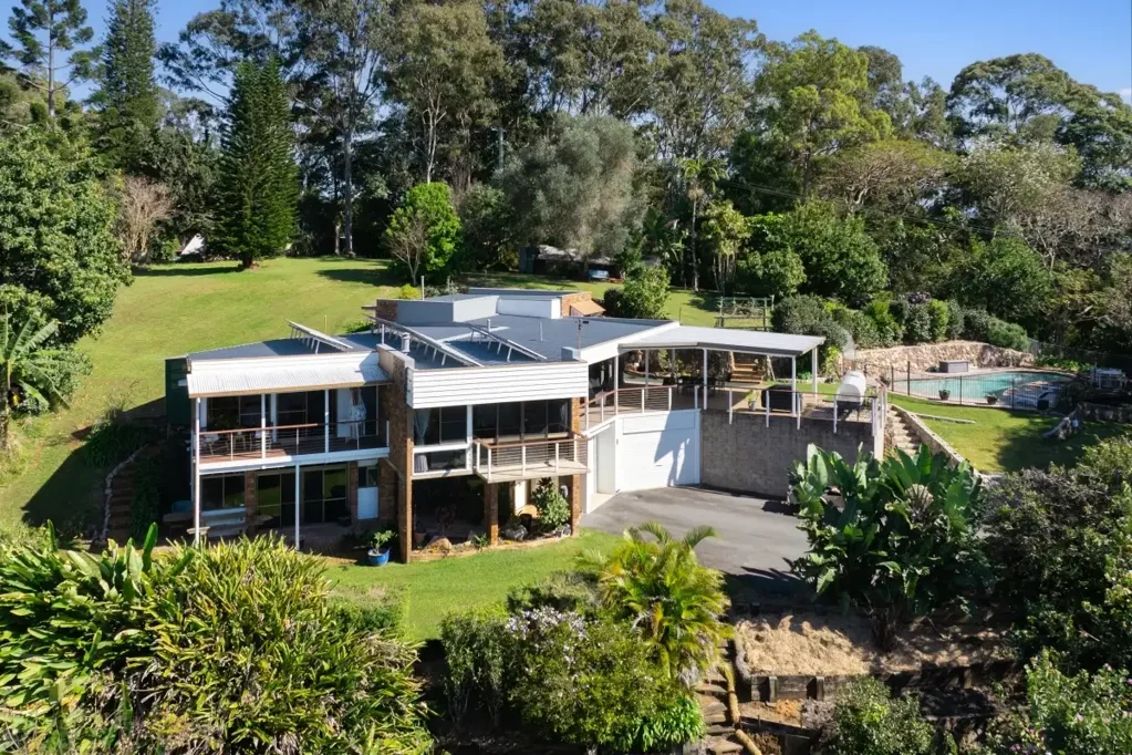 Nambour 4 Bedroom Private hillside retreat with coastal views