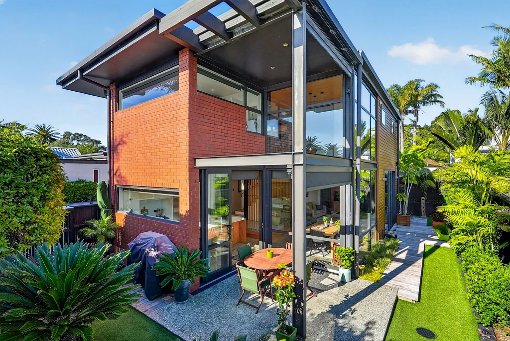Campbells Bay 5Zimmer Architectural, Family home in Prestigious Enclave
