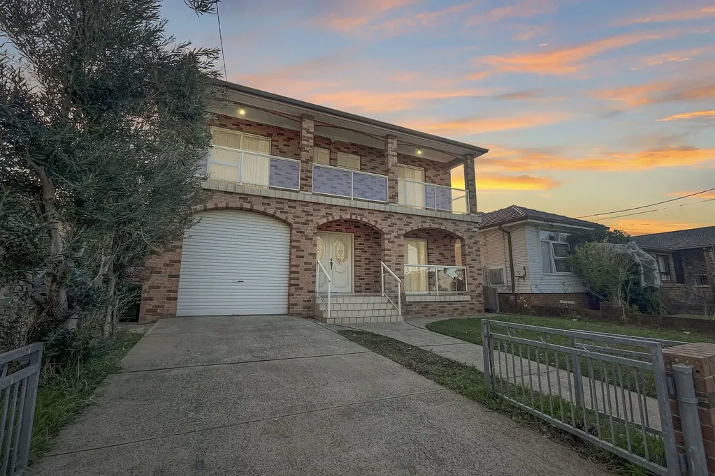 Spacious 5-Bedroom Full Brick Family Home in Quiet Street