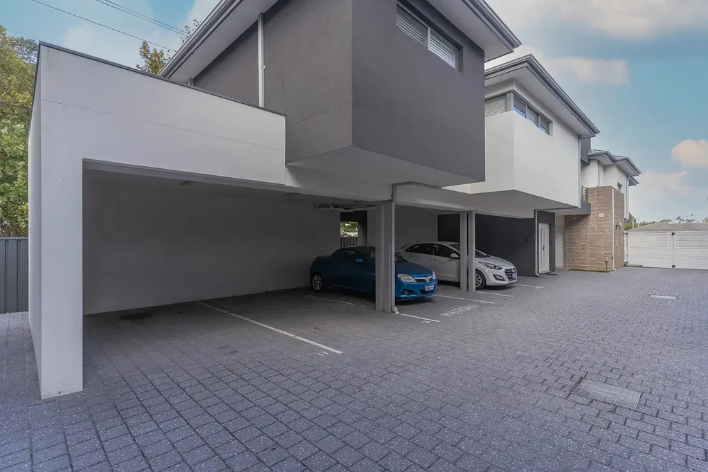 Luxurious Living!!