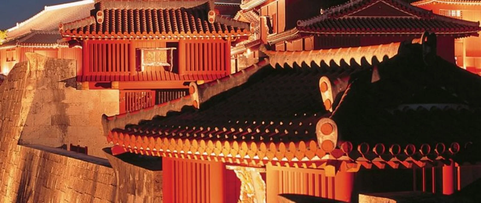 日本世界文化遗产冲绳首里城凌晨突发大火,几乎全部损毁