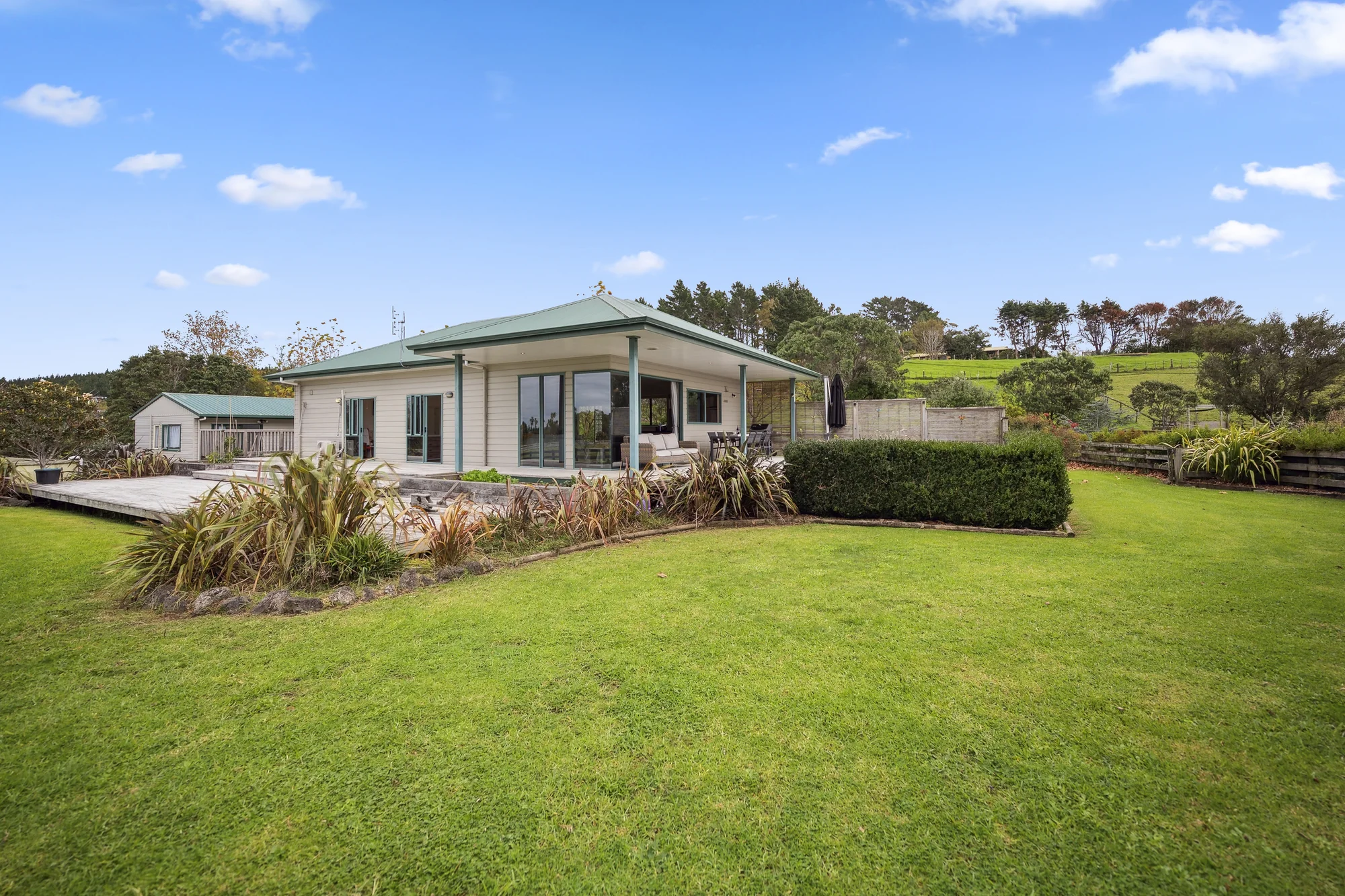 Helensville 3Kwarto Beautifully Presented. Wonderfully Easy to Live In