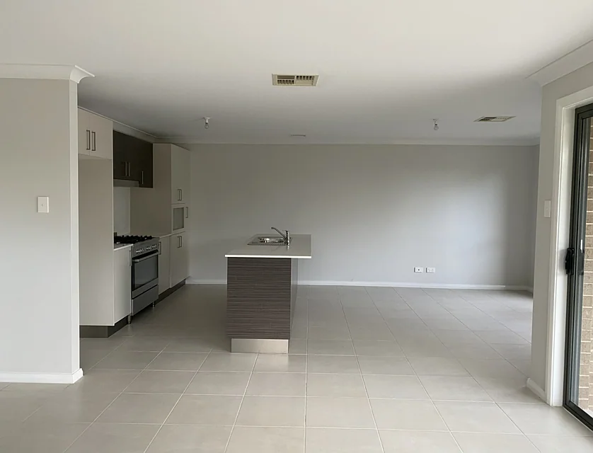 23 Australis Street, Campbelltown, Macarthur Region, 4 침실, 2 욕실, House
