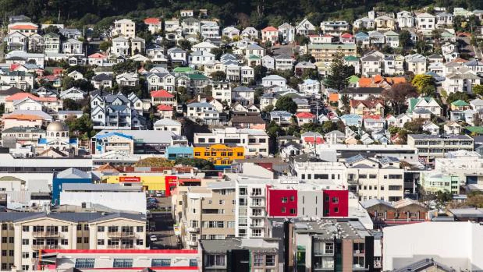 可负担住房对许多新西兰人而言仍然遥不可及，住房部长建房计划面临种种挑战！