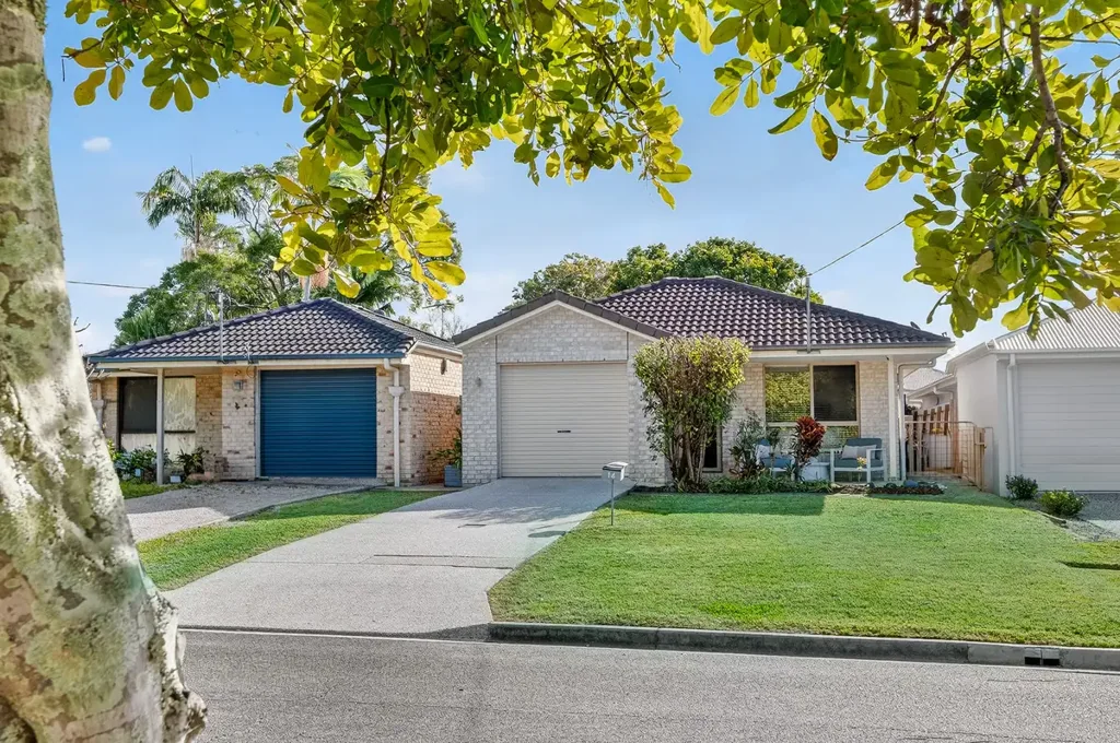Zillmere 3 Bedroom Ultra-Spacious Lowset Brick Opposite Leafy Park