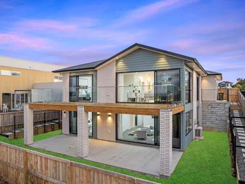 Glenbrook 5房 幸运的8号住宅，拥抱现代化海滨生活！ Lucky 8 Modern Beach Lifestyle!