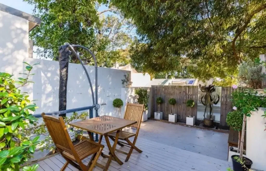 Charming Sun Filled Terrace With Entertainers Courtyard