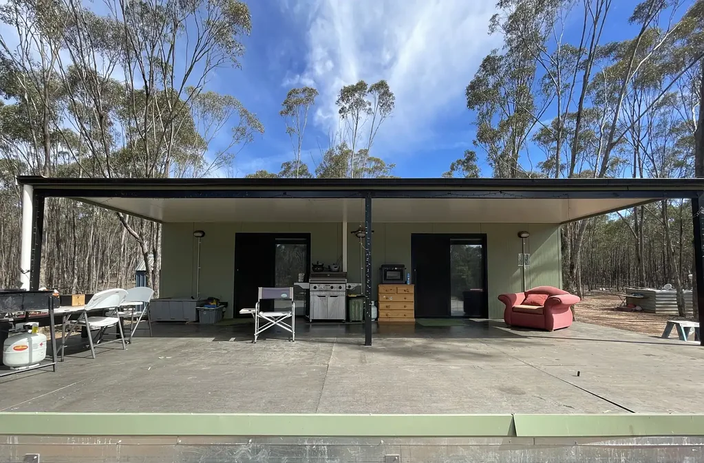 Beazleys Bridge  Great Getaway Block with Spacious 2 bedroom  strong removable Shed