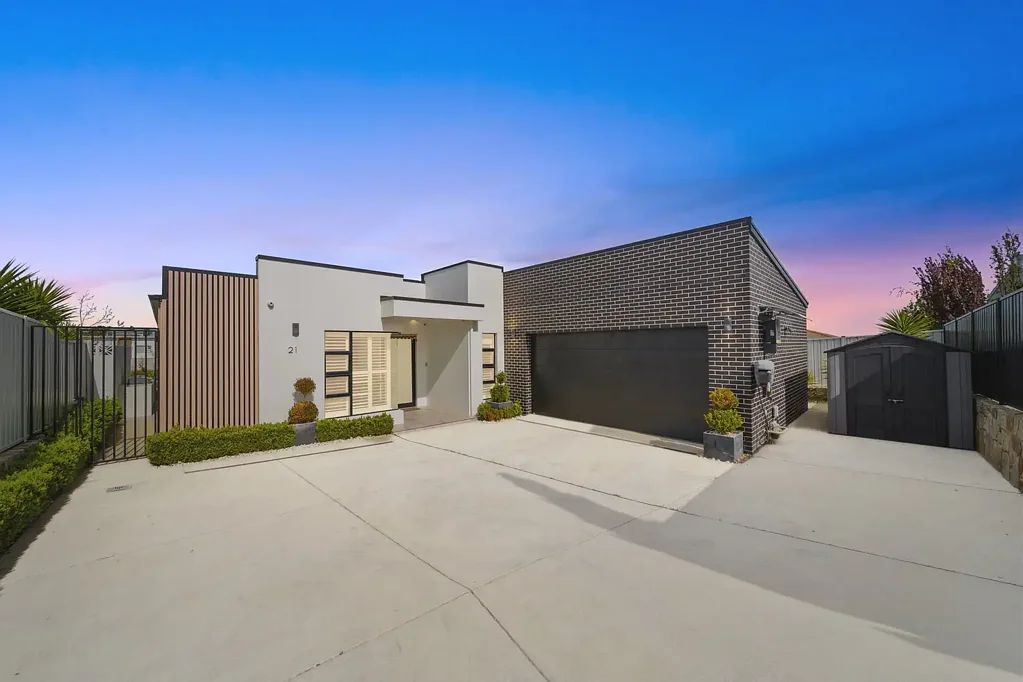 Moncrieff 5房  Architectural Elegance Meets Perfection