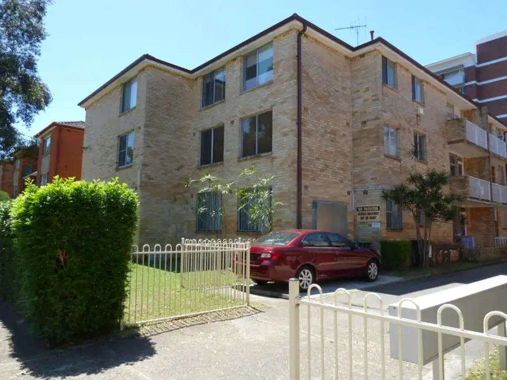 2 Bedroom Unit In Security Building With Balcony