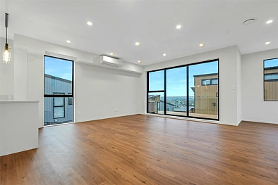 Flat Bush 6બેડરૂમ Developer says' This Must Go!'