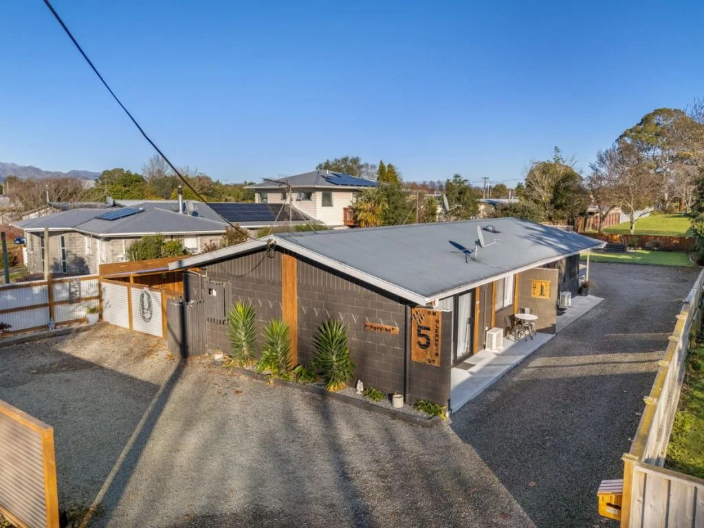 Renwick 3Moenga Two Units, One Stunning Transformation!