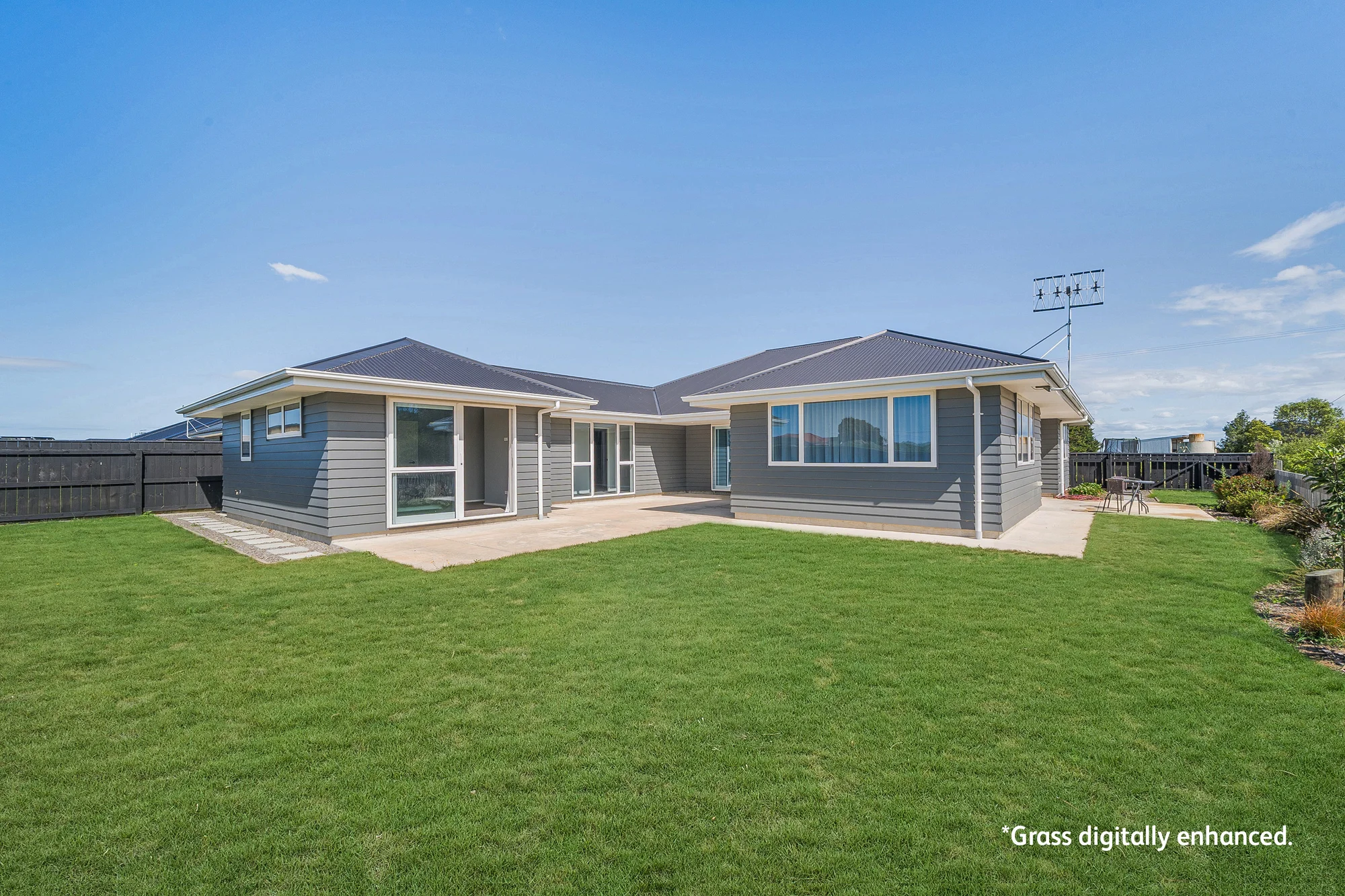 Feilding 4બેડરૂમ Executive living on the edge of town