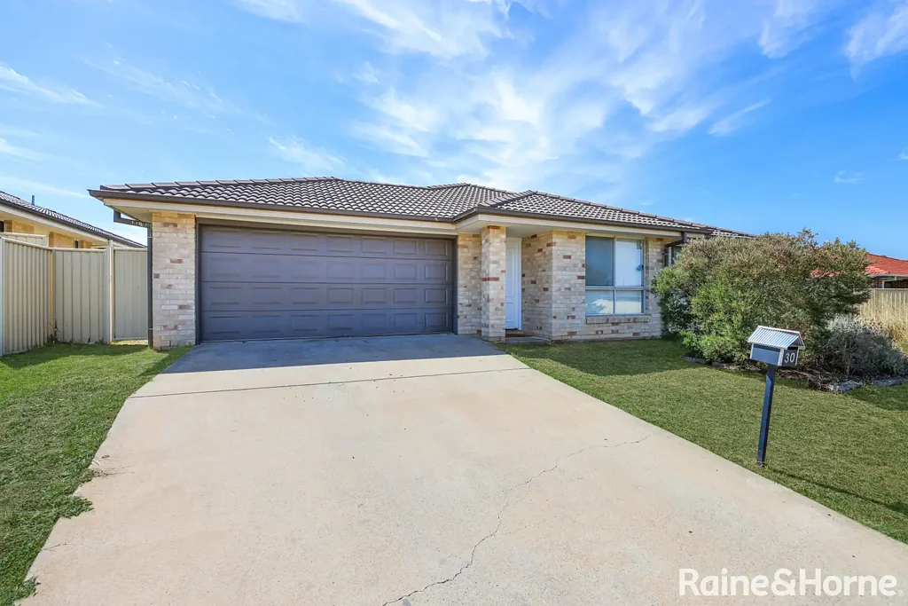 Tamworth 3ਬੈੱਡਰੂਮ Subject to New South Wales Land and Housing Covenant - Investment Opportunity!