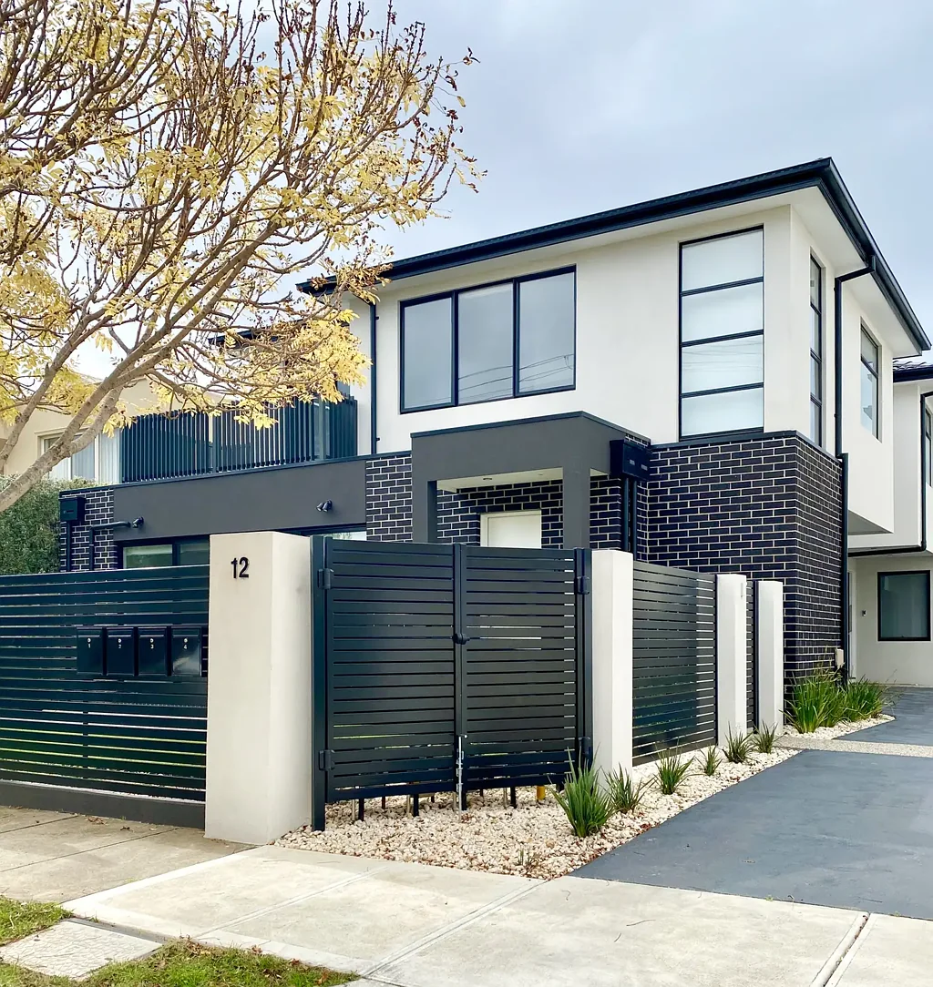 THREE BEDROOM TOWNHOUSE IN THE PERFECT LOCATION! | FLARE REAL ESTATE