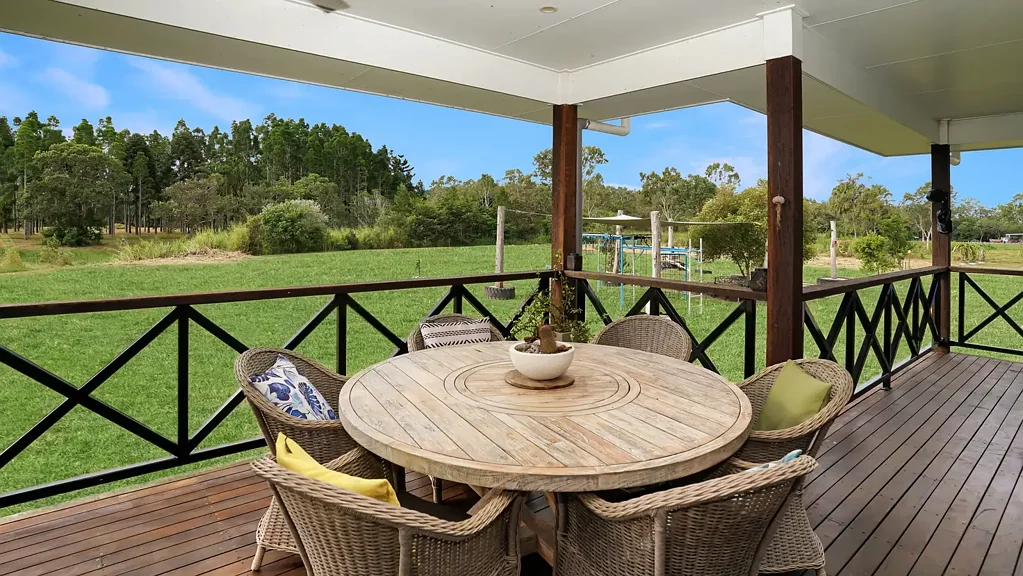 Sarina 4બેડરૂમ Modern Eco-Luxury Meets Acreage Living