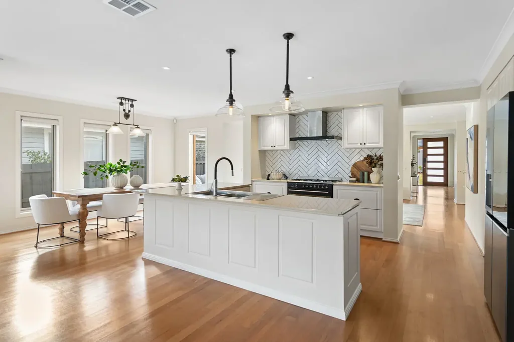 Malvern East 4chambre Family Excellence with Designer Style and Flexible Living