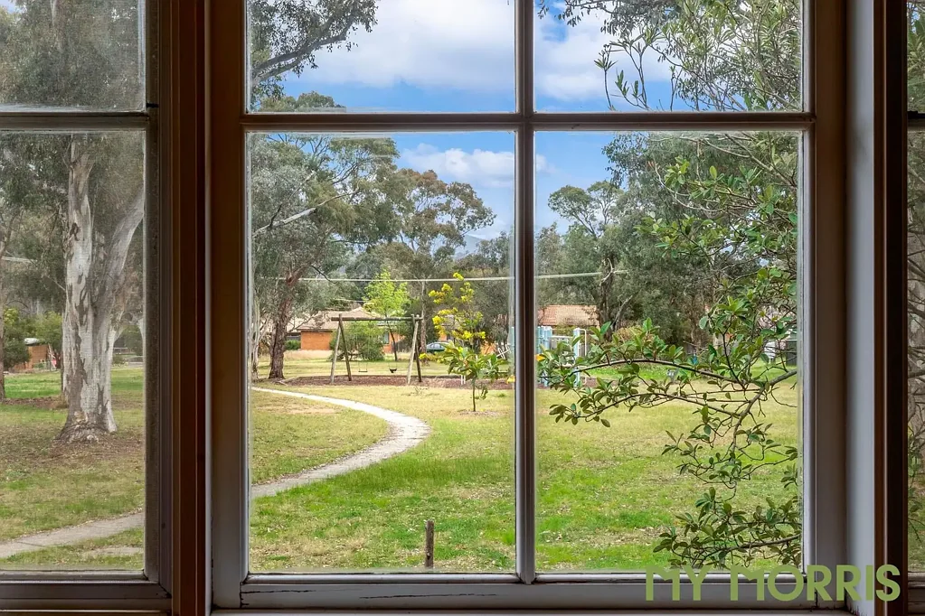 Kambah 3房  Parkland On One Side. Potential On The Other.