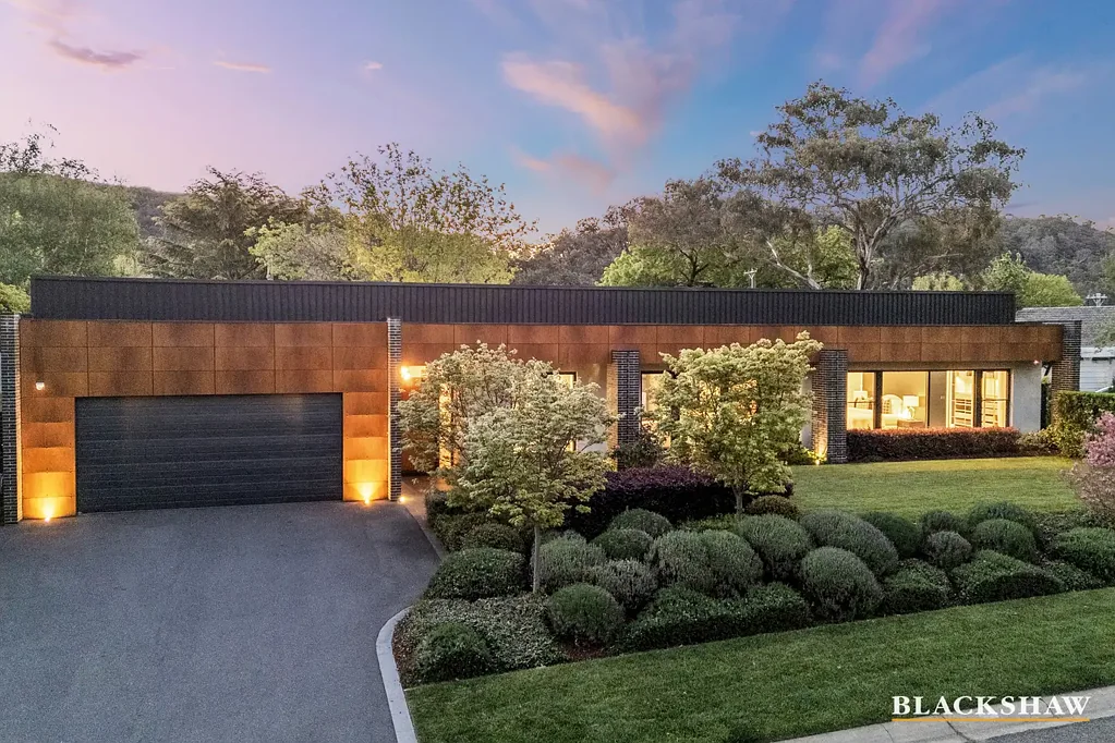 Red Hill 4બેડરૂમ North facing architectural entertainer in one of Red Hill's most coveted locations