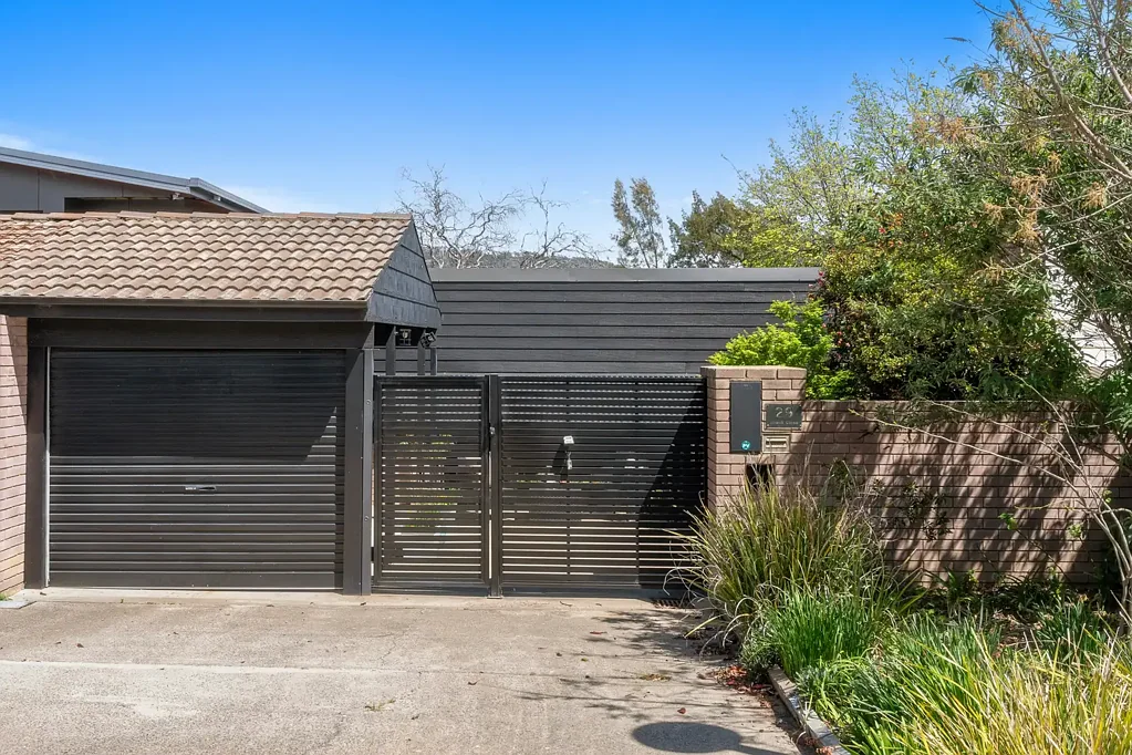Phillip 2Kwarto Renovated & Ready - A Contemporary Townhouse Gem in Swinger Hill