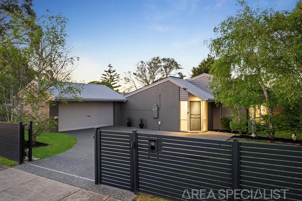 Frankston 3ਬੈੱਡਰੂਮ The Brief: Parkside Position, Poolside Lifestyle