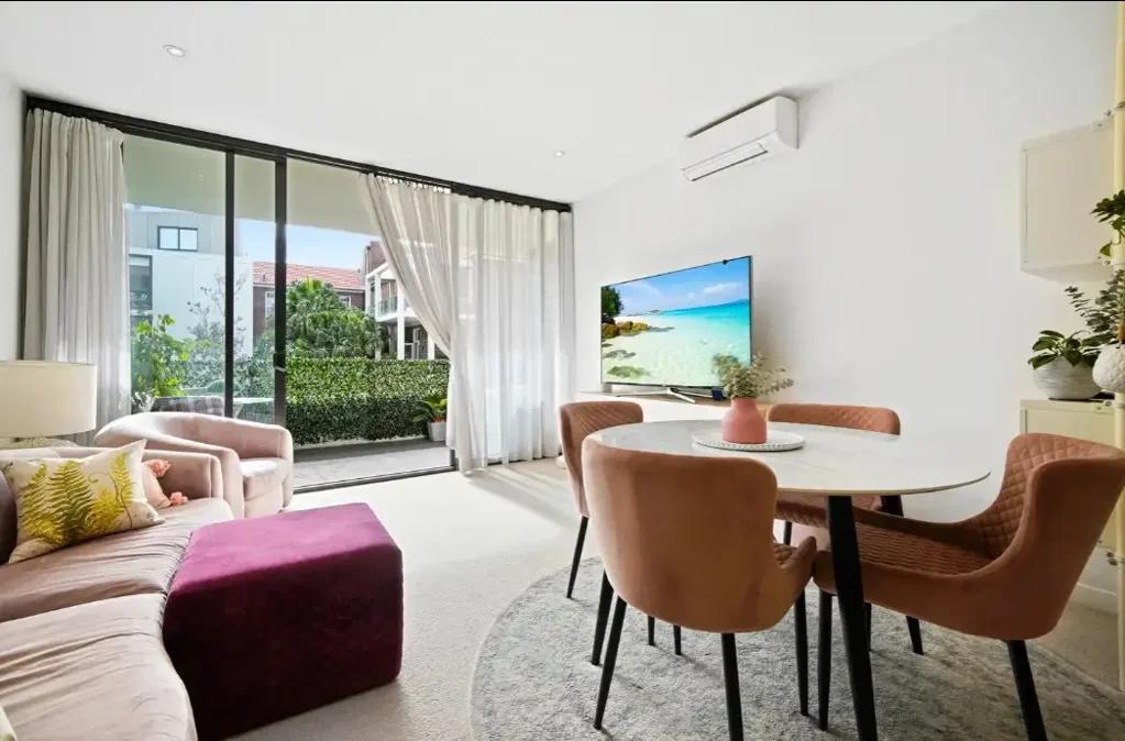 Modern One Bedroom Apartment in Little Bay