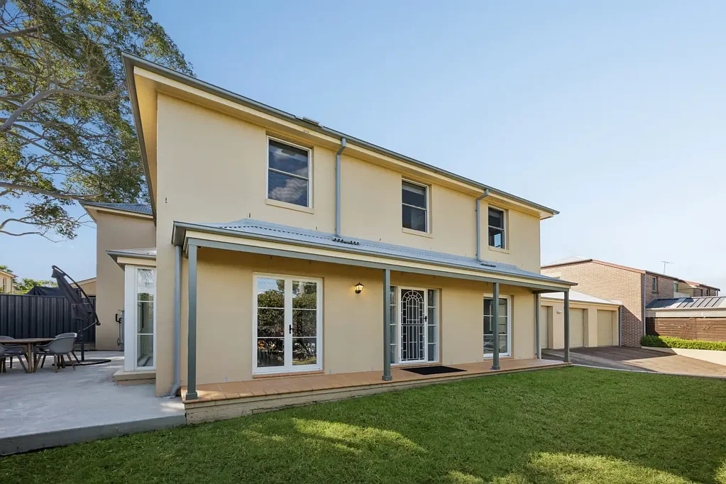 Baulkham Hills 3房 黄金地段联排 顶奢社区翻新 现代厨房天窗 三卧主套庭院 学区房近商圈 One of a Kind - Rare 348sqm Block in Baulkham Hills' Best Setting