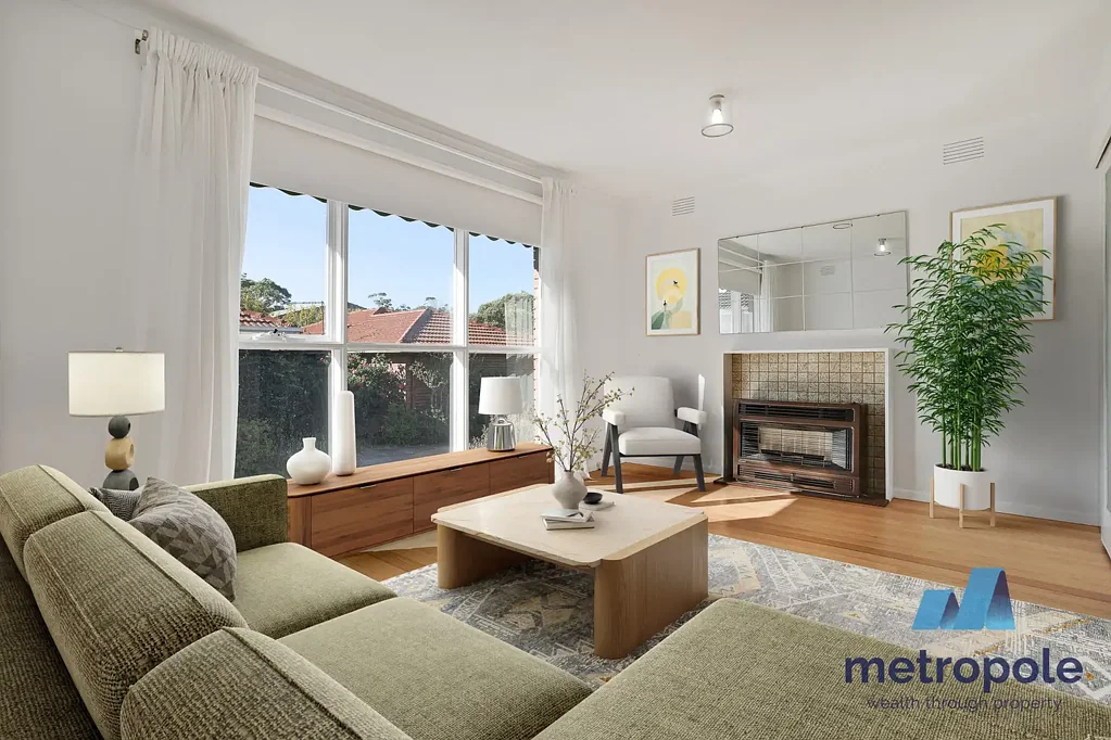 IMPECCABLY MAINTAINED VILLA 300M TO THE BEACH!