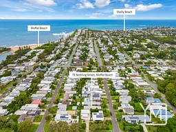 1 & 2/79 Nothling Street, Moffat Beach