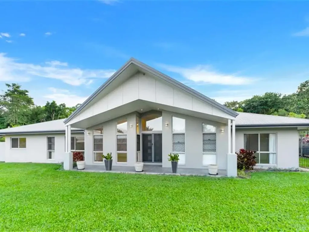 Luxurious Property with Stunning Mountain Views in Peaceful Gordonvale