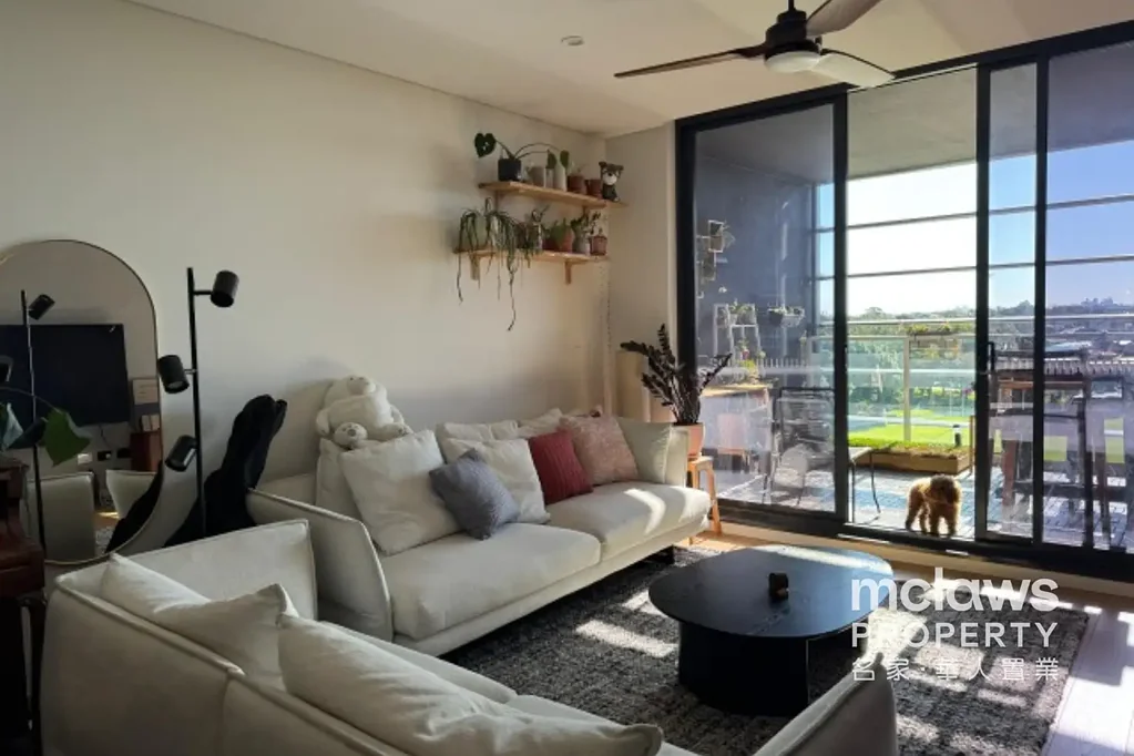 Modern Wolli Creek Oasis with City Views