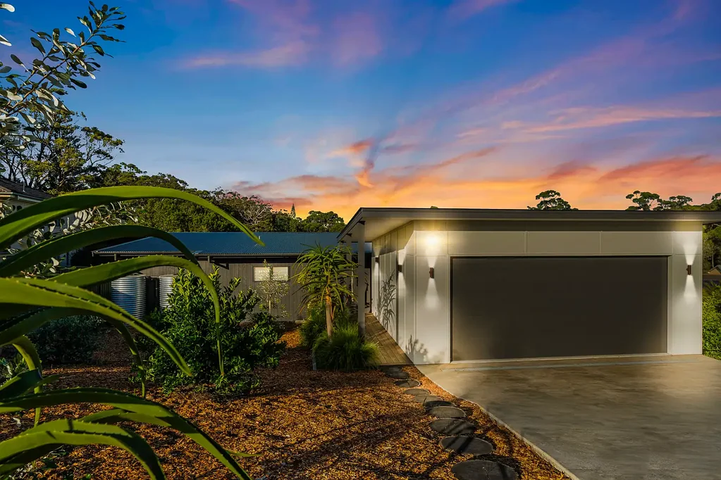 Mollymook 4ਬੈੱਡਰੂਮ A home that transcends the ordinary, offering a lifestyle as unique as it is exquisite!
