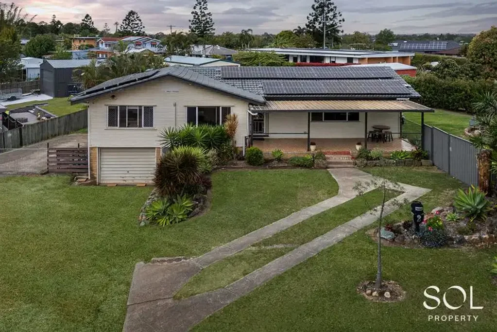 Petrie 4 Bedroom Entertainer’s Dream! Heated Pool, Spa on 1282sqm Block!