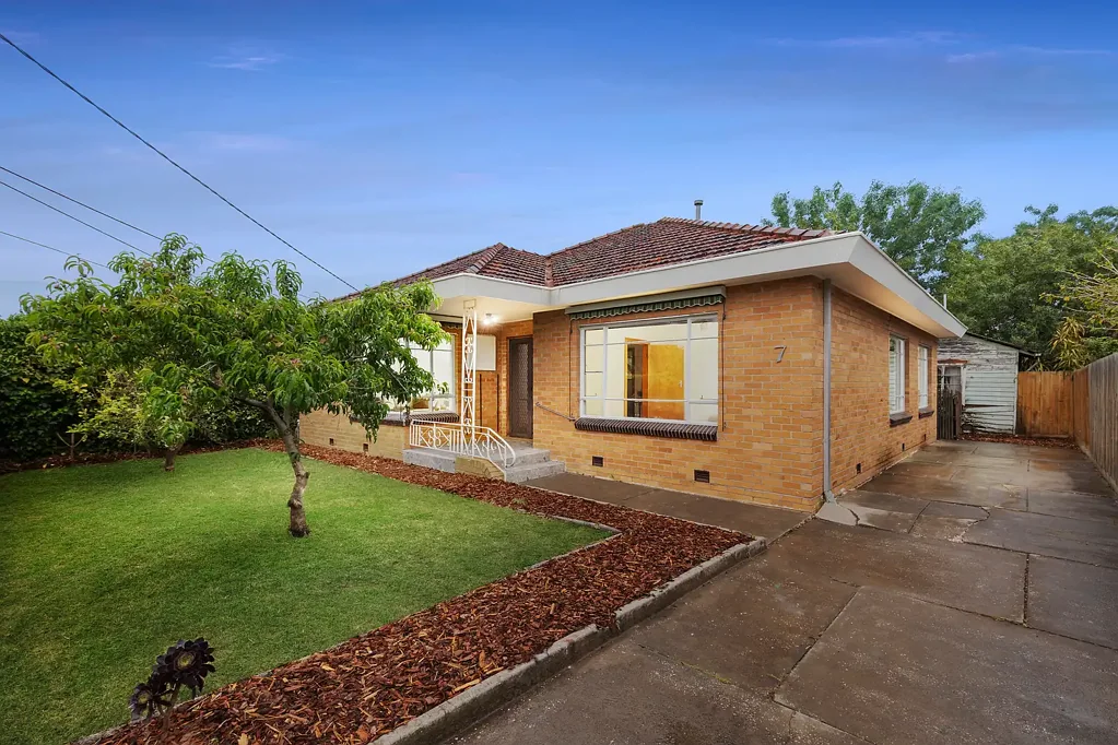 Ardeer 3房 宽敞地块604sqm 实心砖面住宅 新旧双享 潜力平房 灵活空间 未来可期 地段优越 Solid Foundations, Flexible Future