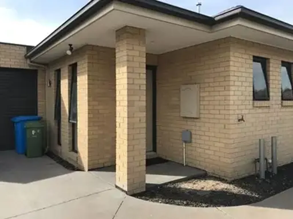 Beautifully Presented 2-Bedroom Unit in Prime Cranbourne Location