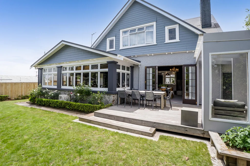 New Plymouth Central 3 Slaapkamer Walk to town... save on gas!