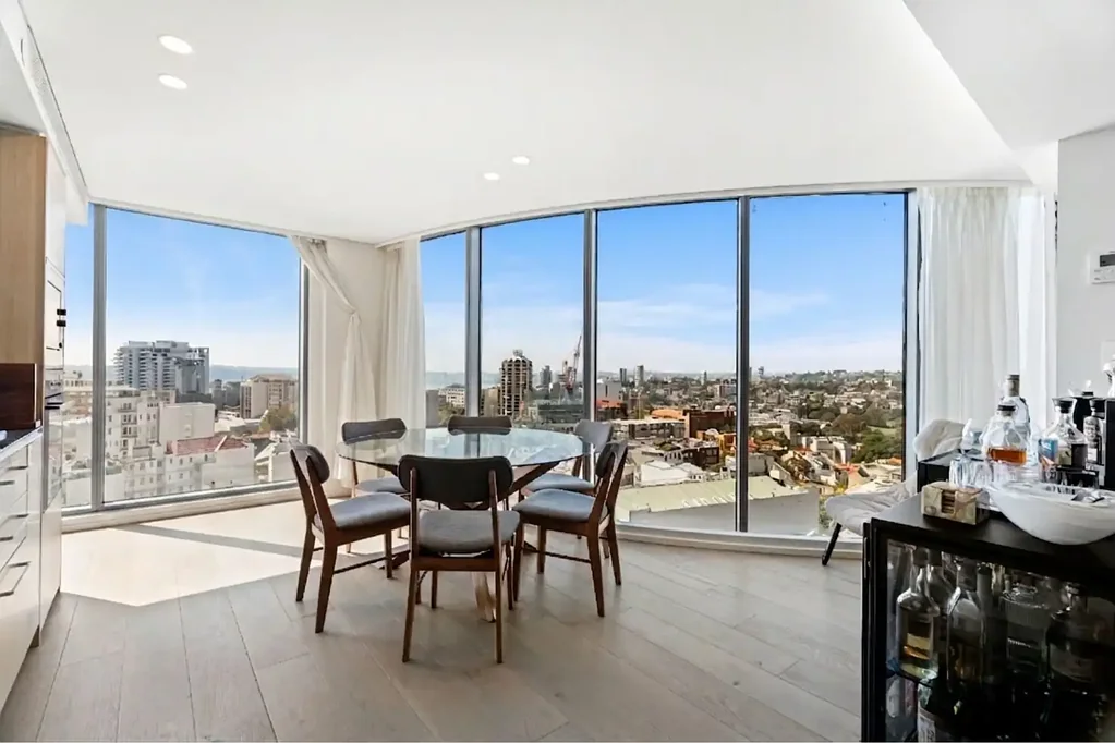 Potts Point 2房 全景海港视野 时尚现代装修 开放式宽敞设计 私人阳台度假设施 24小时礼宾服务 步行便利生活 Executive 'Omnia' perfection with world-class panoramas