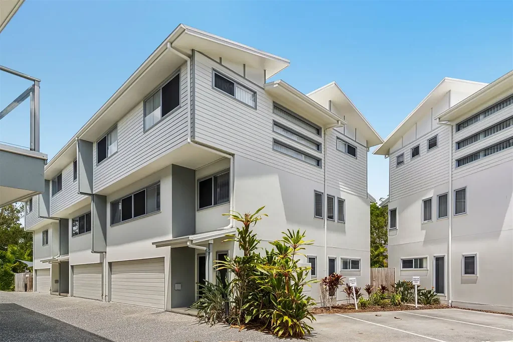 Nundah 4Habitaciones Stunning Tri-Level Townhome with Private Pool & Premium Upgrades!