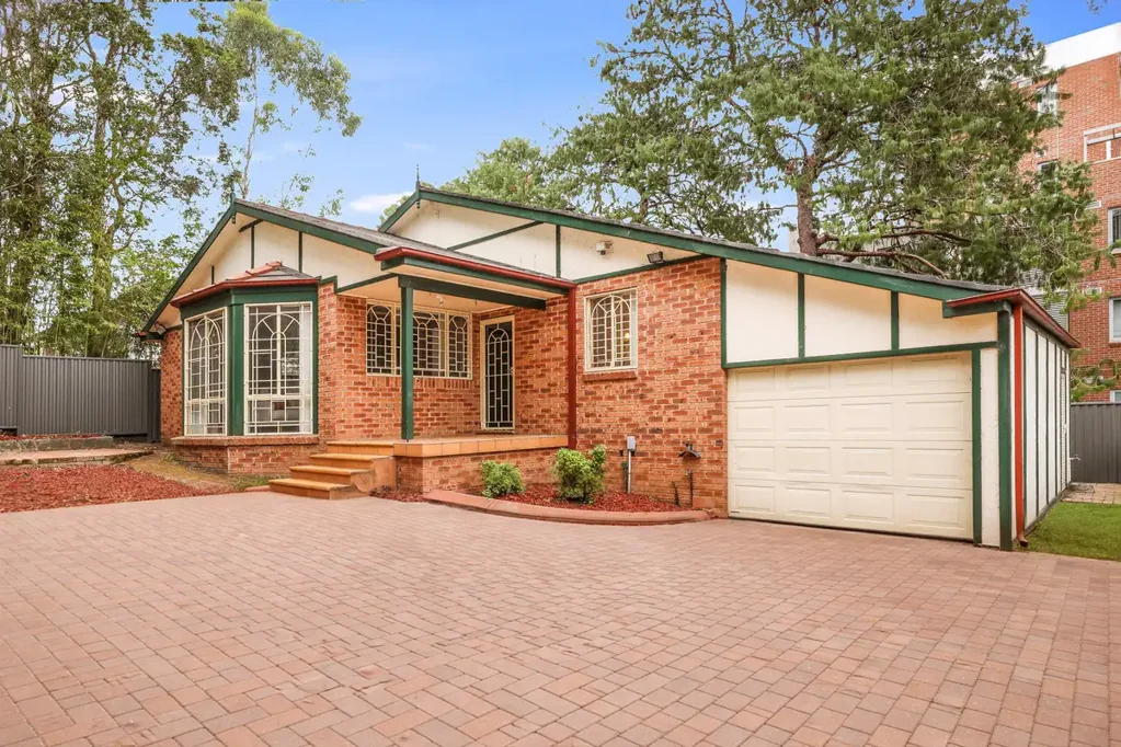 Prime Opportunity in a Convenient Dundas Location