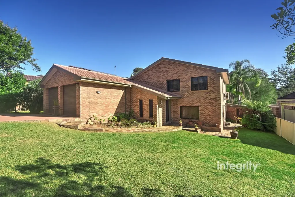 North Nowra 5 Bedroom impressive home in a sought after locale