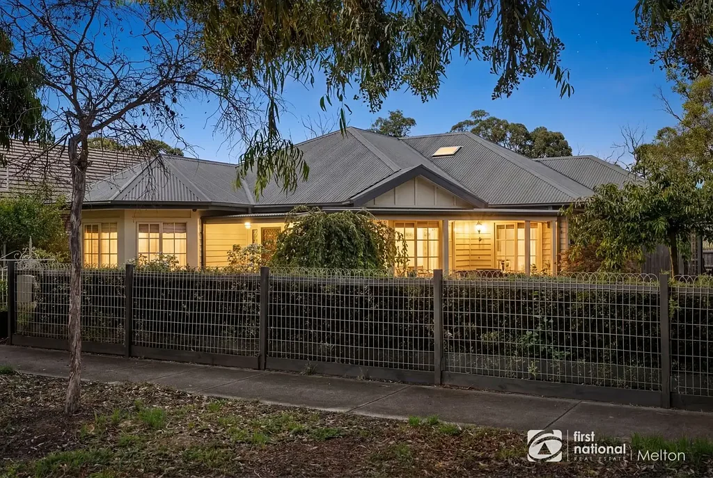 Eynesbury 4Zimmer Never Lose Your Views! Exceptional Custom Home in Private Location.