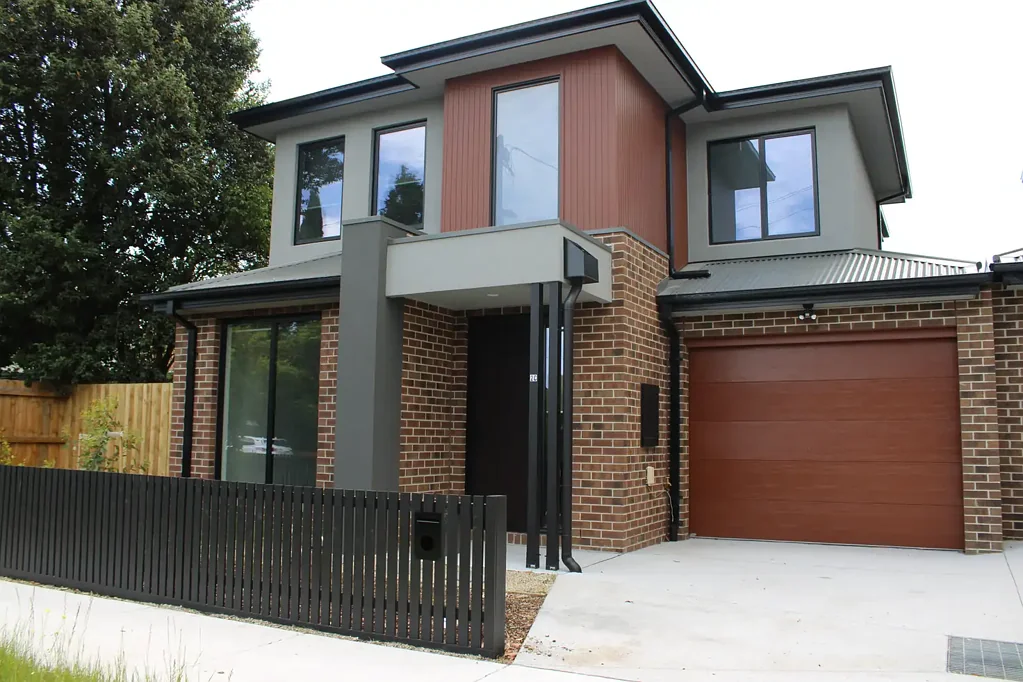 Modern Luxury in the Heart of Reservoir!