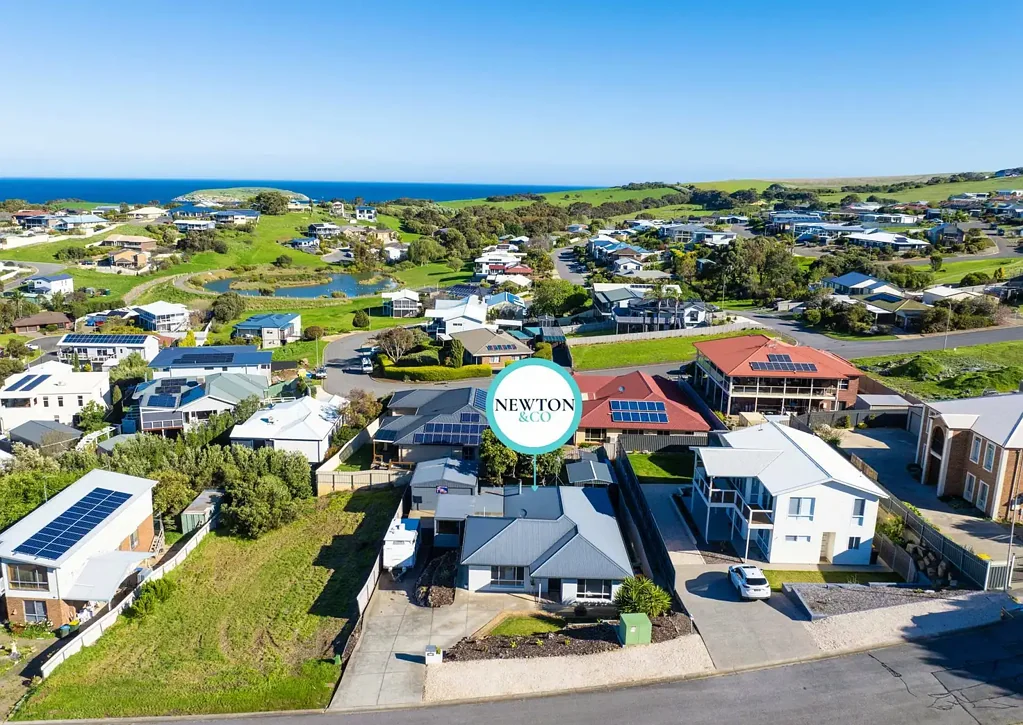 MAGICAL VIEWS & IMPRESSIVE VERSATILE LIVING AWAITS