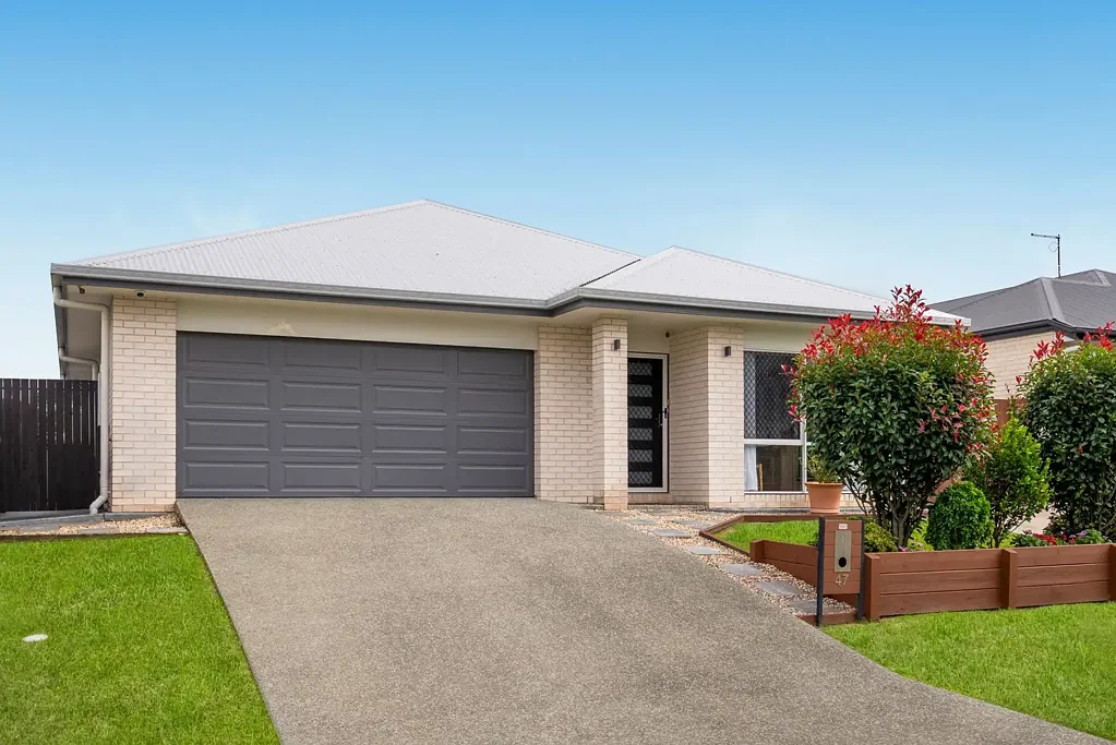 Upper Caboolture 4 Slaapkamer Contemporary Family Living in a Peaceful Upper Caboolture Setting